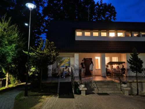 Pensjonat-Doliva-Park-Noclegi-Krynica-Morska-Jarzab-noca
